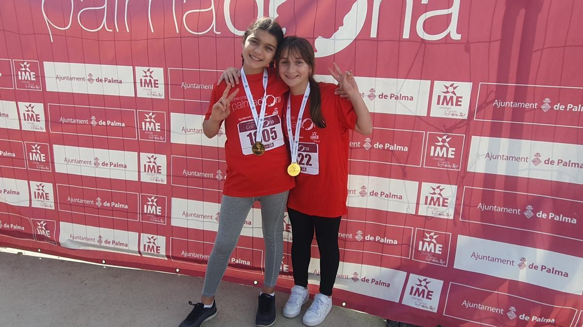 Mara Averaimo y Paula Palomares, ambas de 11 años, son amantes de las carreras y caminatas populares.