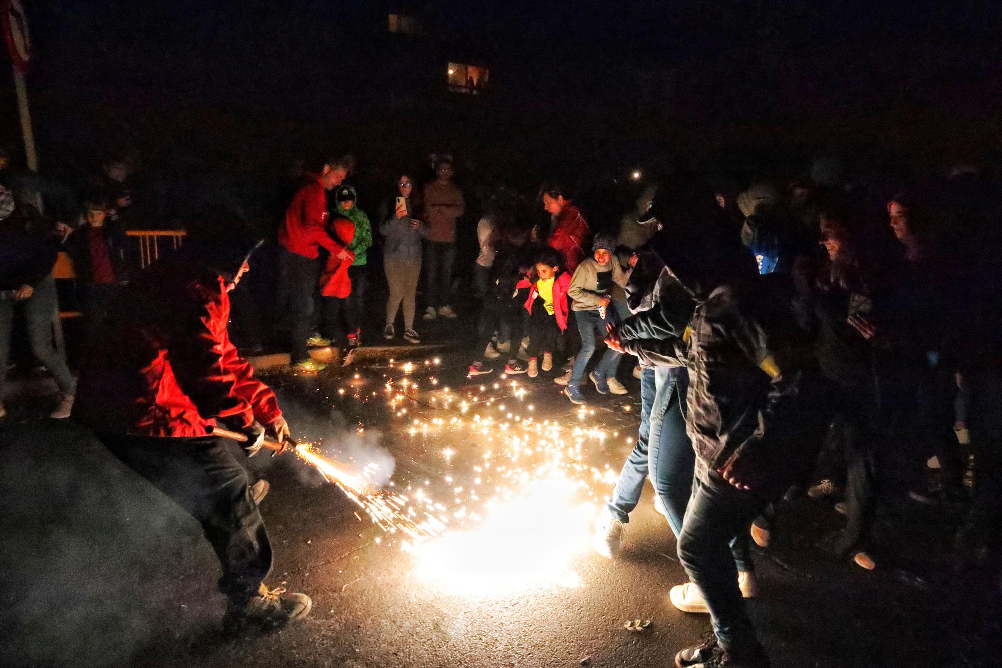 Galería de fotos: Castelló ‘enciende’ sus calles con dos correfocs simultáneos