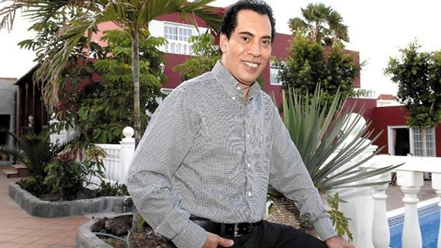 José Vélez, en su casa de Telde.