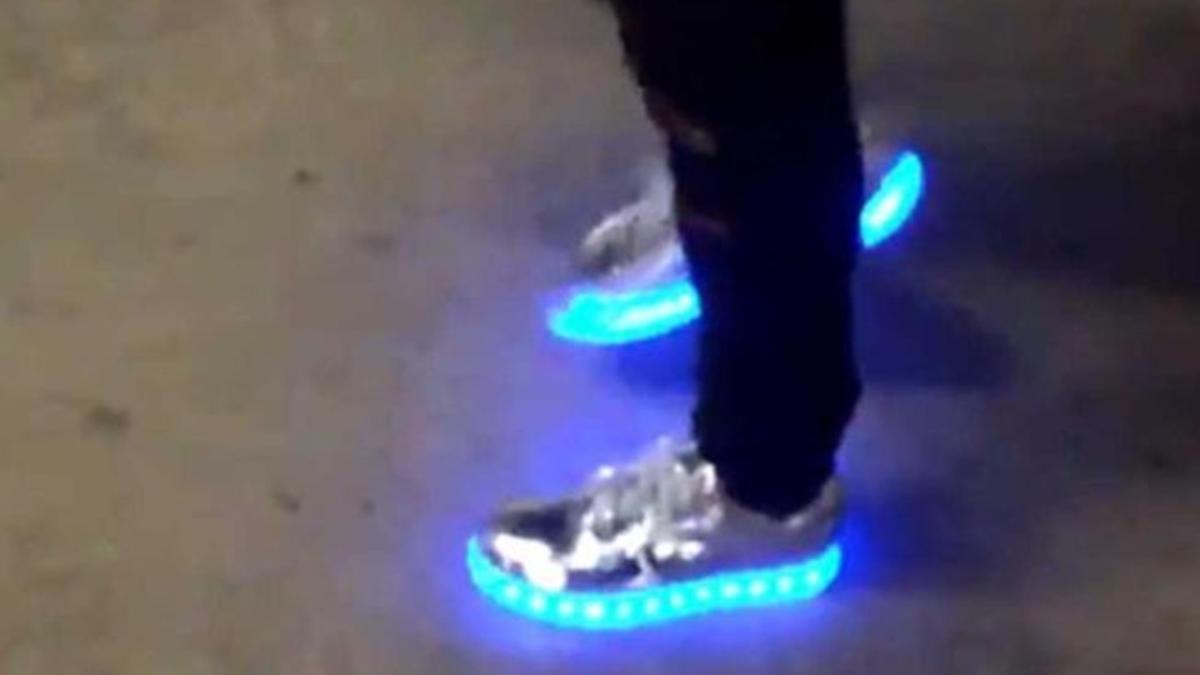 Los zapatos luminosos de Neymar