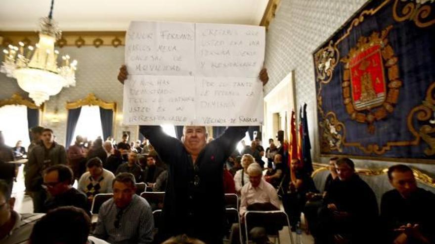 Protestas contra la falta de recursos contra incendios, la Plataforma Renfe y vecinos de Rabasa