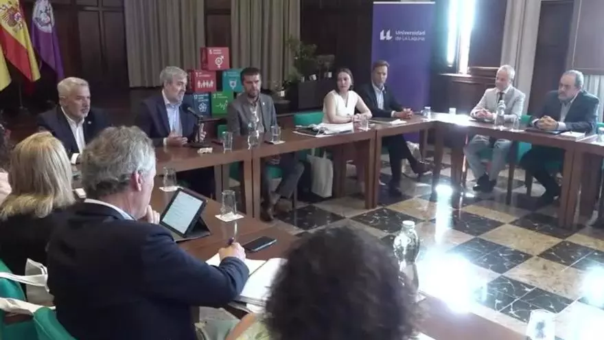 Clavijo se reúne con los dos rectores de las universidades públicas canarias