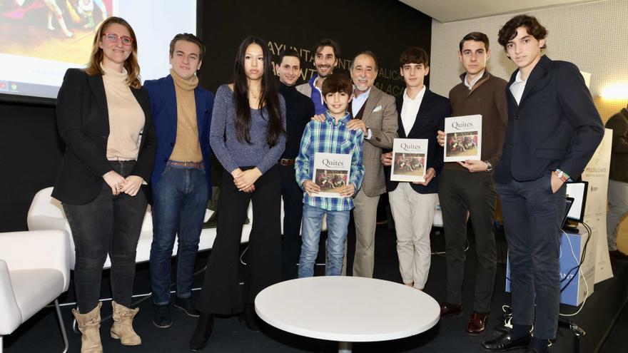 Luis Francisco Esplá y Carlos Marzal presentan la revista taurina  &quot;Quites&quot; en Alicante