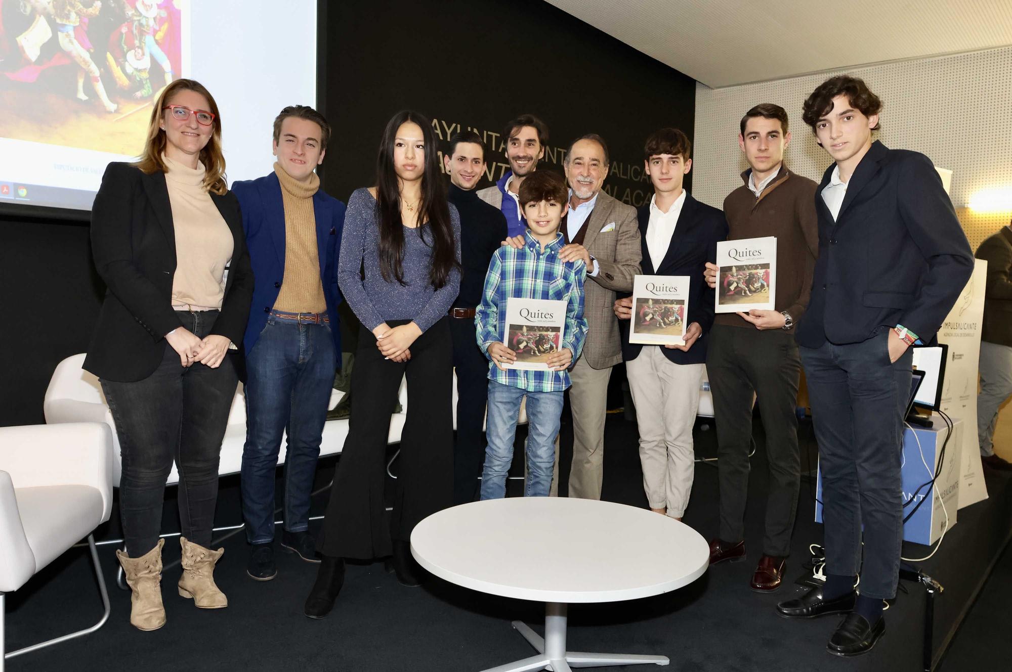 Luis Francisco Esplá y Carlos Marzal presentan la revista taurina "Quites" en Alicante