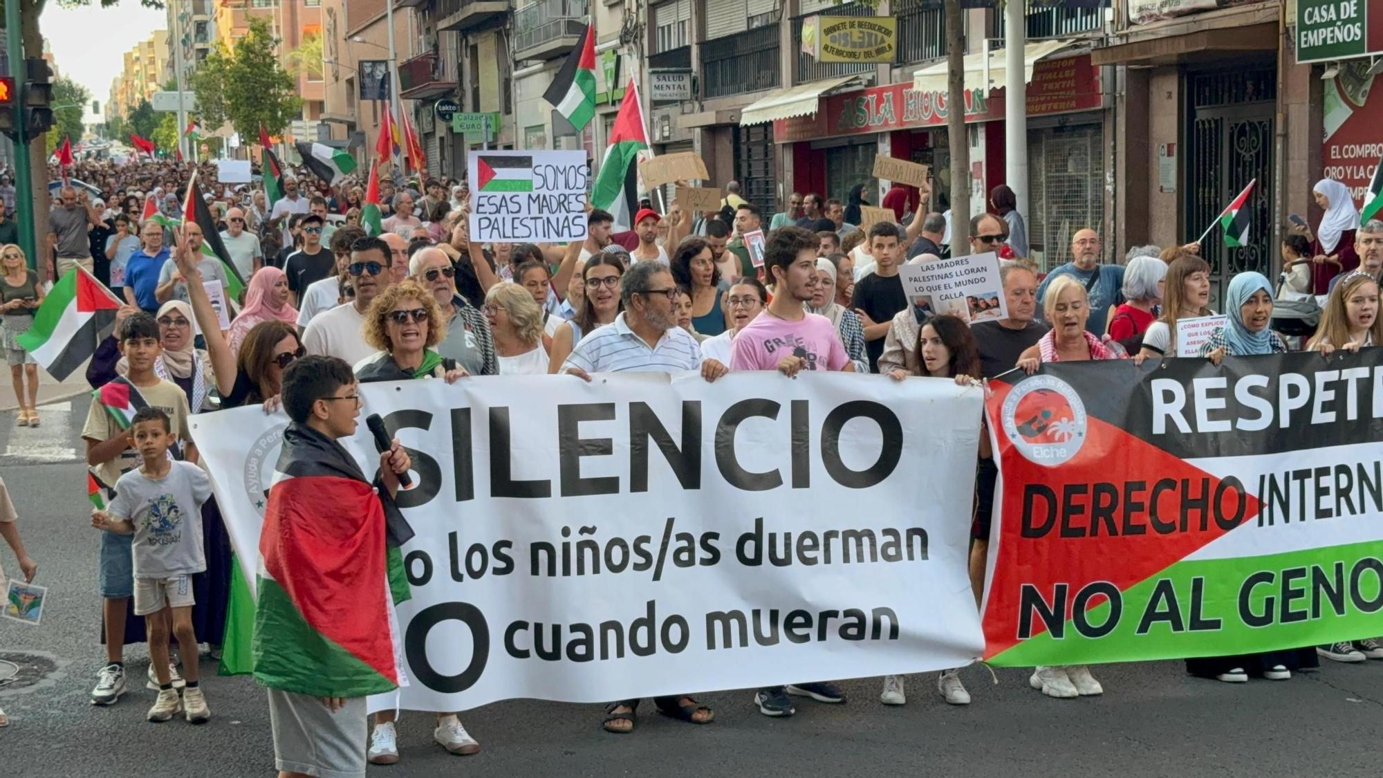 Así ha sido la multitudinaria manifestación para exigir la libertad de Palestina en Elche