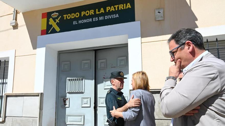 La Delegada de Gobierno en el cuartel de Dolores tras el asesinato
