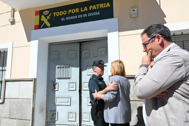 La Delegada de Gobierno en el cuartel de Dolores tras el asesinato