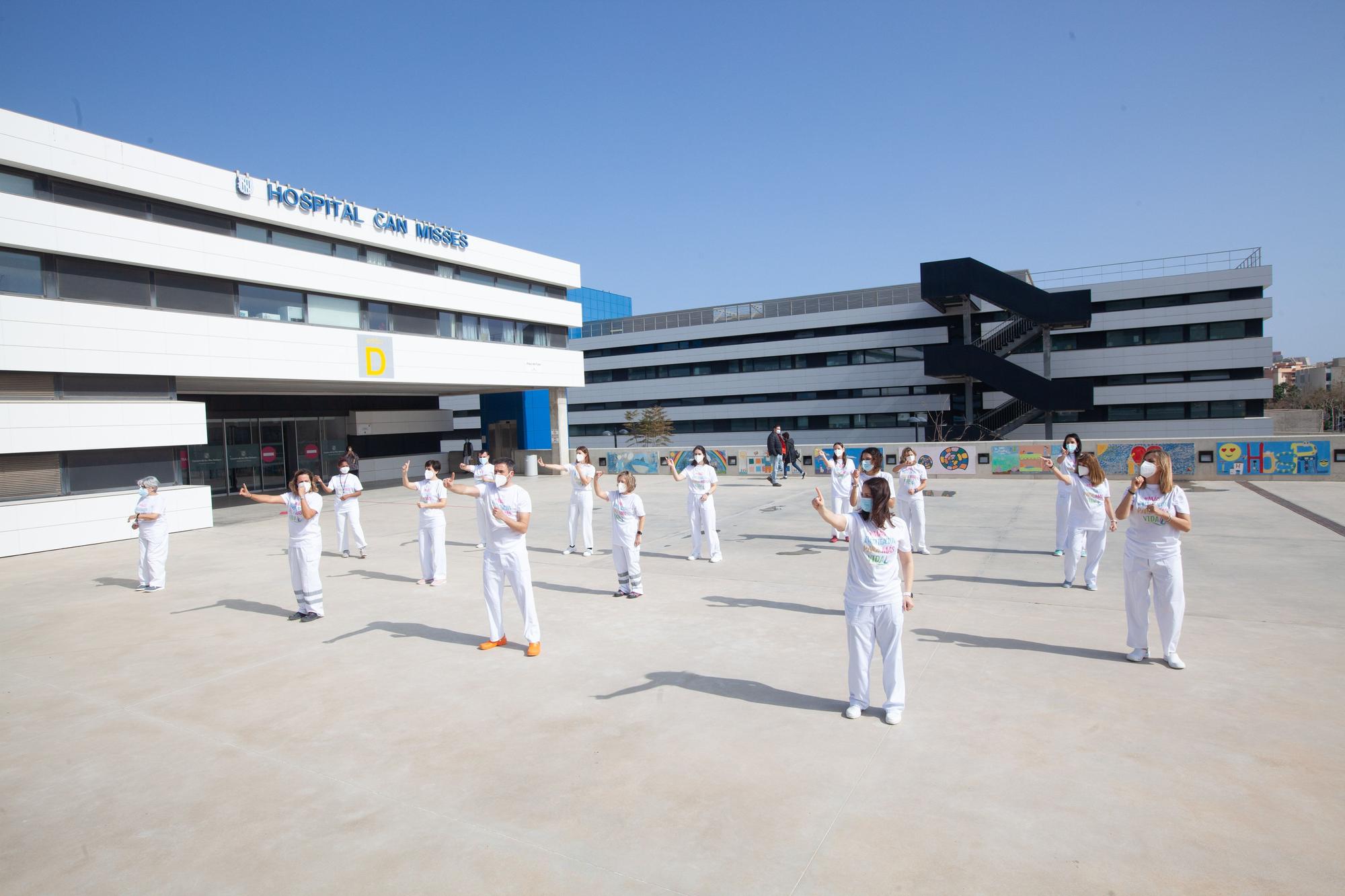 Personal del Hospital Can Misses, en Ibiza, baila la coreografía de 'El Hormiguero'