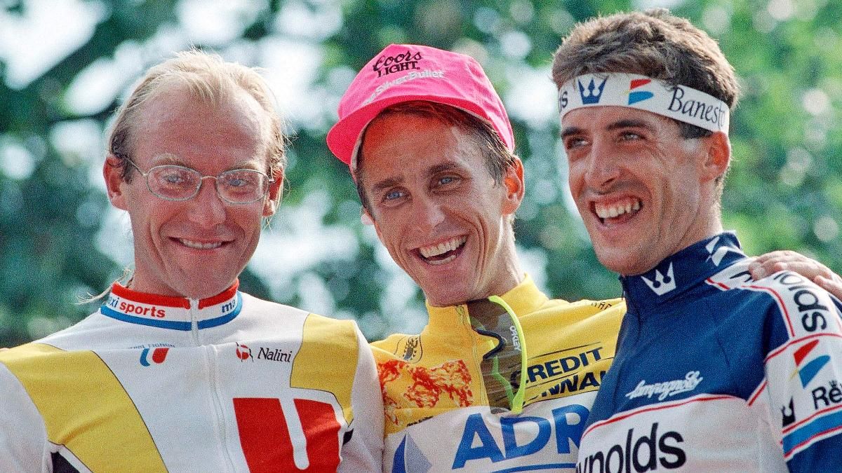 Fignon, LeMond y Delgado, en el podio final del Tour de 1989