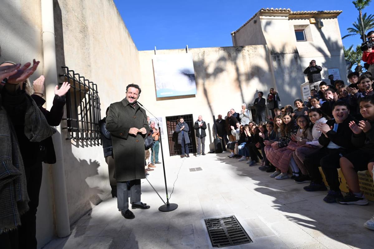 Inauguración del Museo del Agua por parte del alcalde, Pablo Ruz, junto a decenas de alumnos del colegio Baix Vinalopó