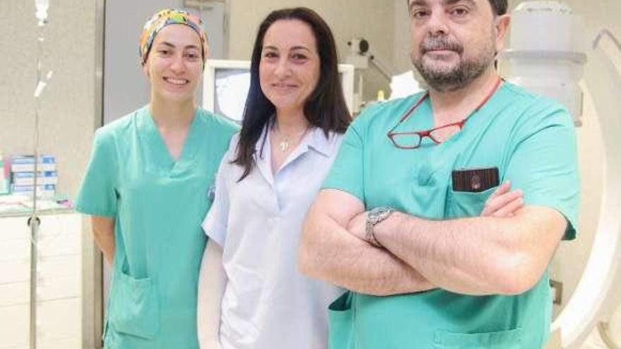 El doctor Sobrino, María de los Milagros y la doctora Elena Paramés.