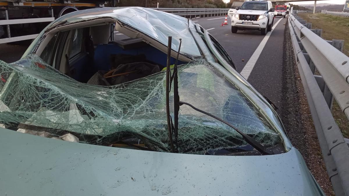 Actuación de los bomberos de Rionegro en el accidente en la A-52.