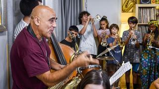Joan Chamorro, el maestro que engancha a los niños al jazz