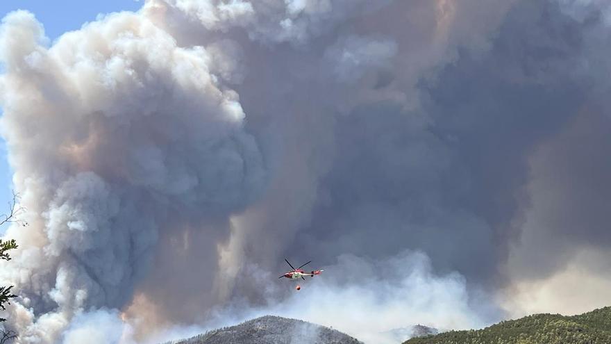 Un espectacular incendio en Huesca obliga a desalojar cuatro pueblos y ya ha quemado más de 2.500 hectáreas