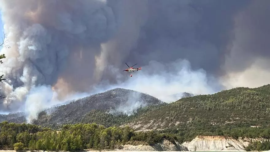 Espectacular incendio en Santa María de la Peña