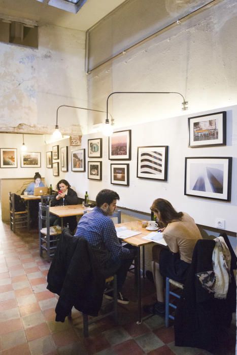 Qué hay de nuevo. Bibliocafe Nuez en la Plaza del Mercat.