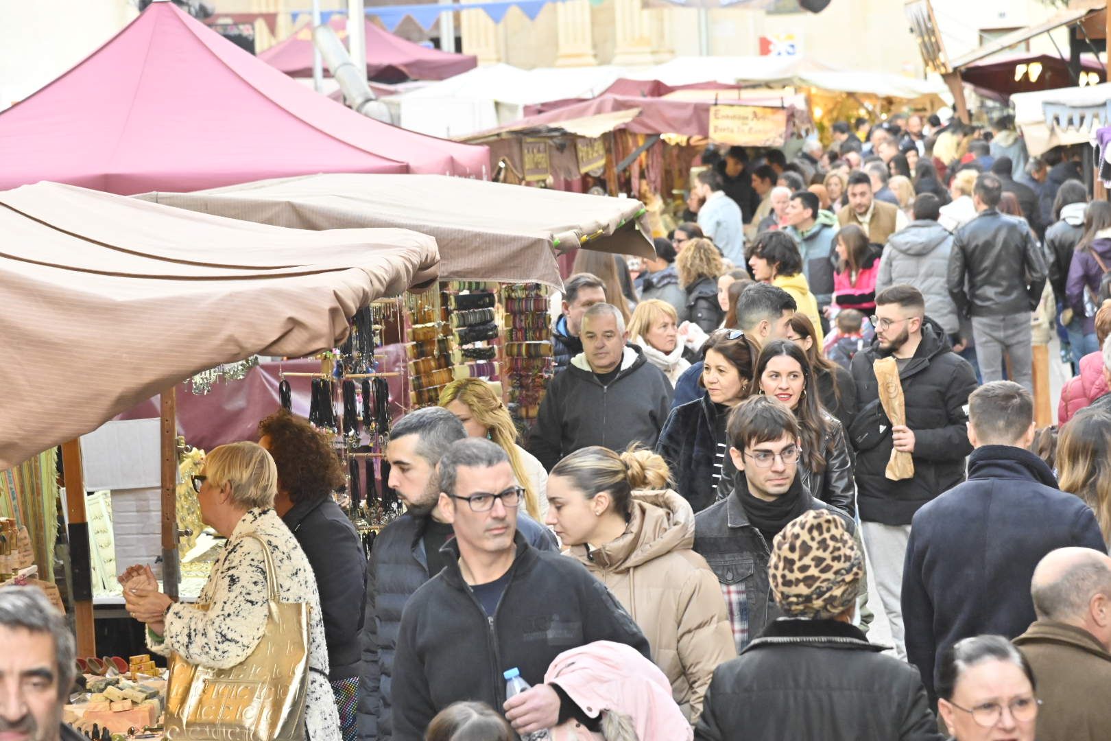 Acércate en imágenes al mercado medieval de Vila-real