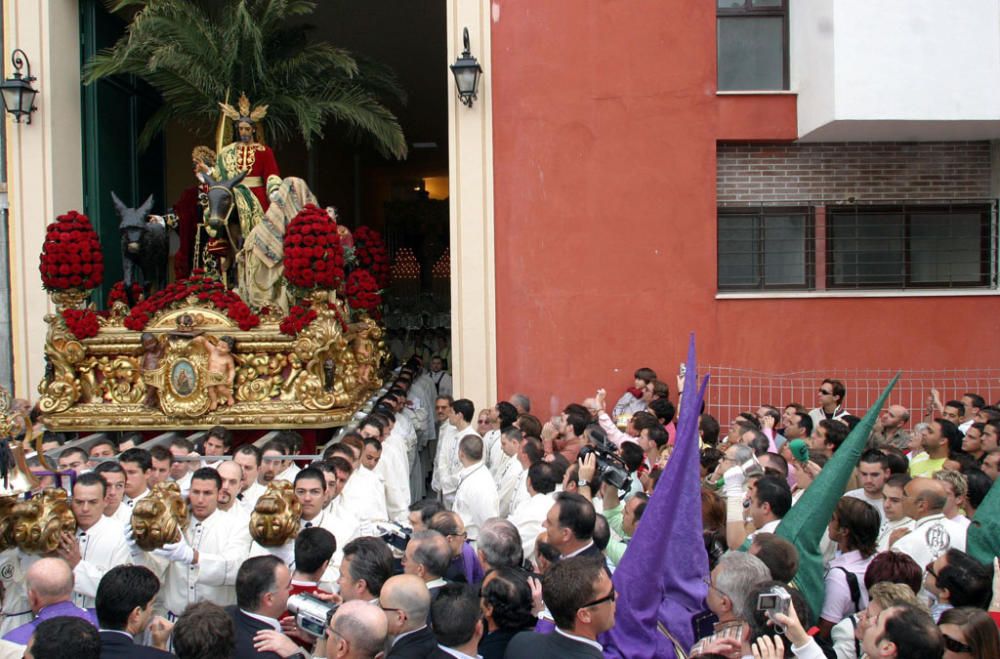 La Pollinica sale de su casa hermandad.