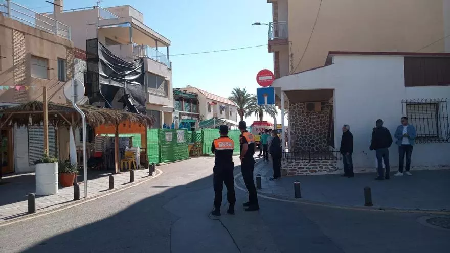 Despegue del helicóptero del SAMU en el puerto deportivo de la Torre de la Horadada