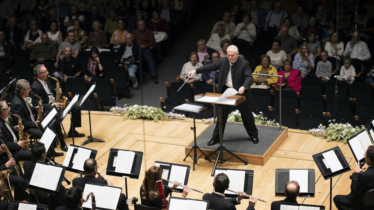 El director Rafael Sanz-Espert durante un concierto.