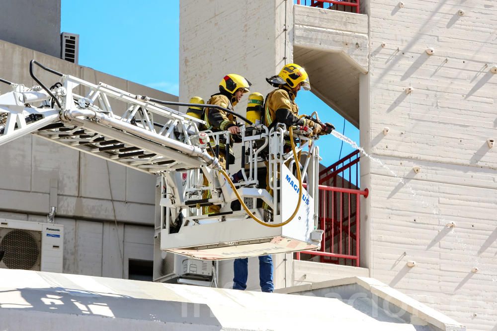 Exhibición de los bomberos en Benidorm