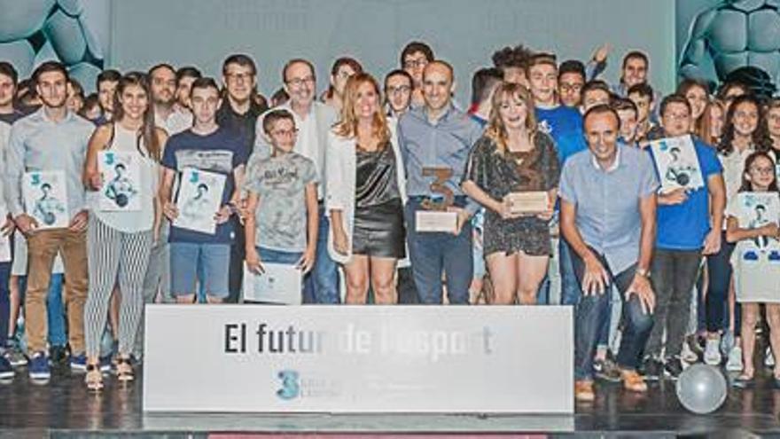 Todos los deportistas alcireños premiados en la tercera edición de la gala del deporte celebrada en el Gran Teatre de Alzira.