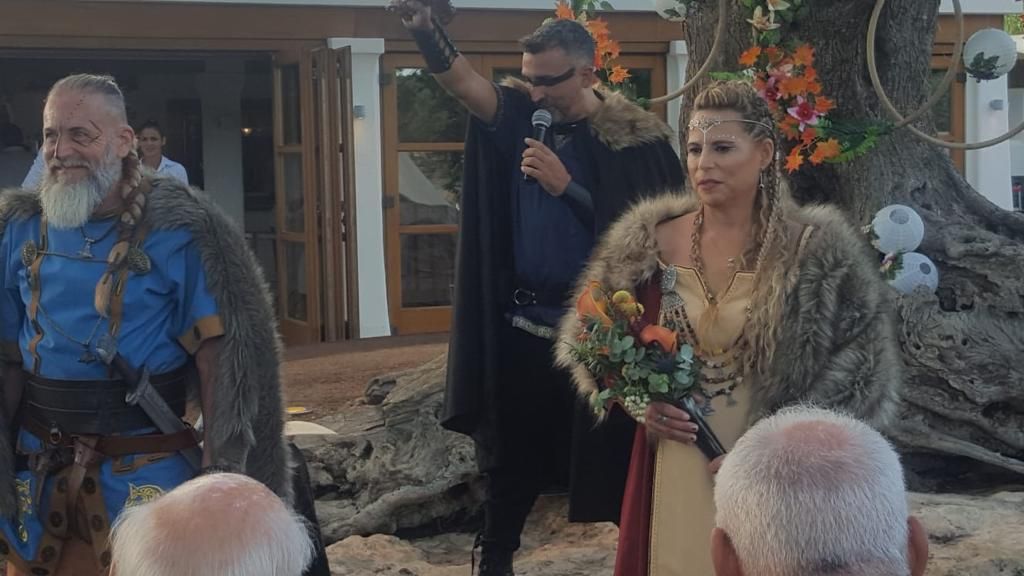 Las imágenes de la boda vikinga de Rosalía y Wenceslao en Ibiza