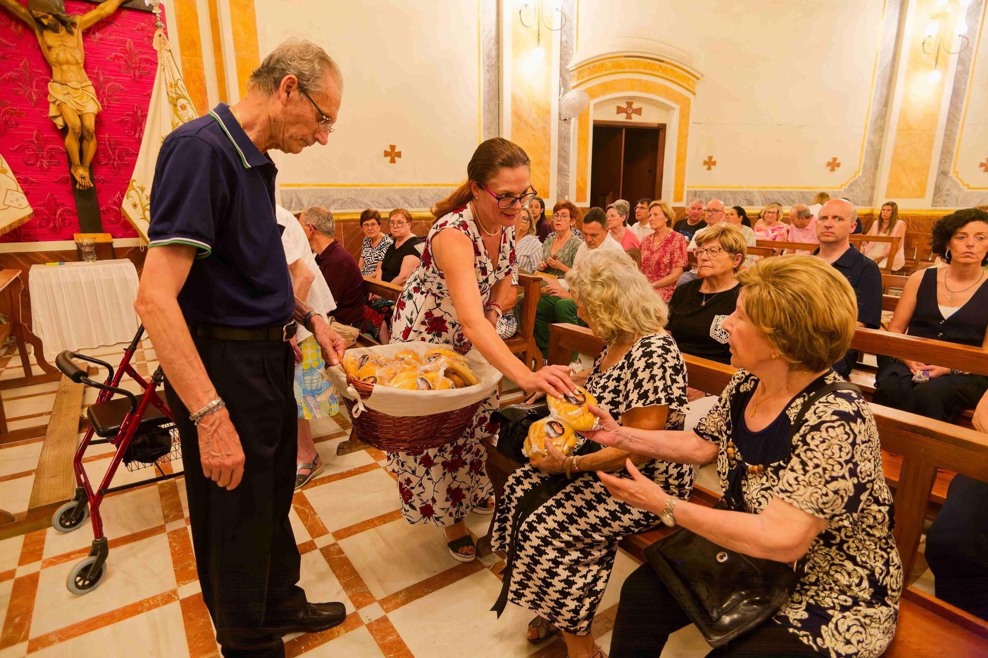 Galería | La Joventut Antoniana de Vila-real reparteix panets beneIts per la seua festa anual