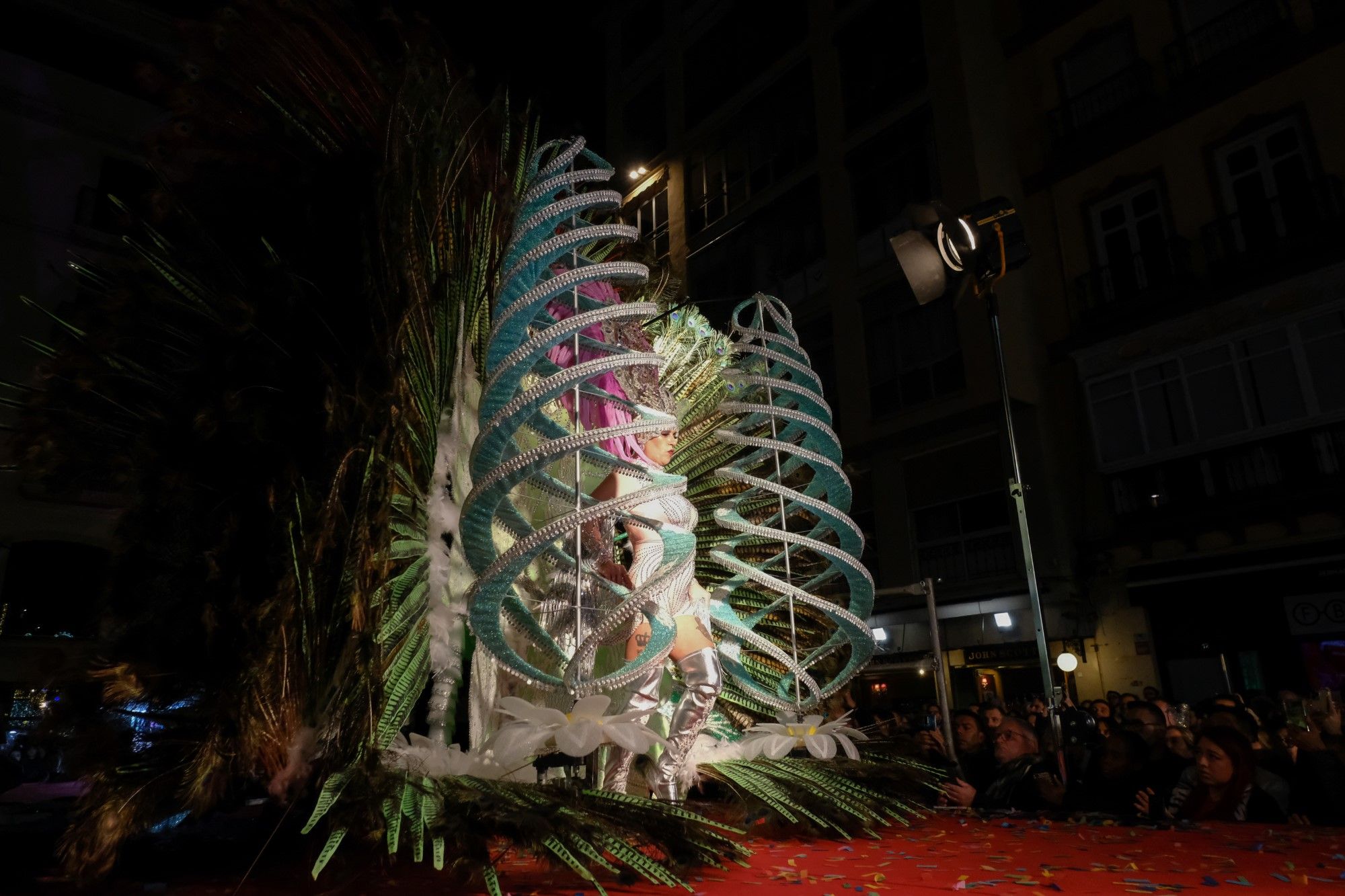 El Carnaval de Málaga ya toma las calles tras el pregón de Maxi