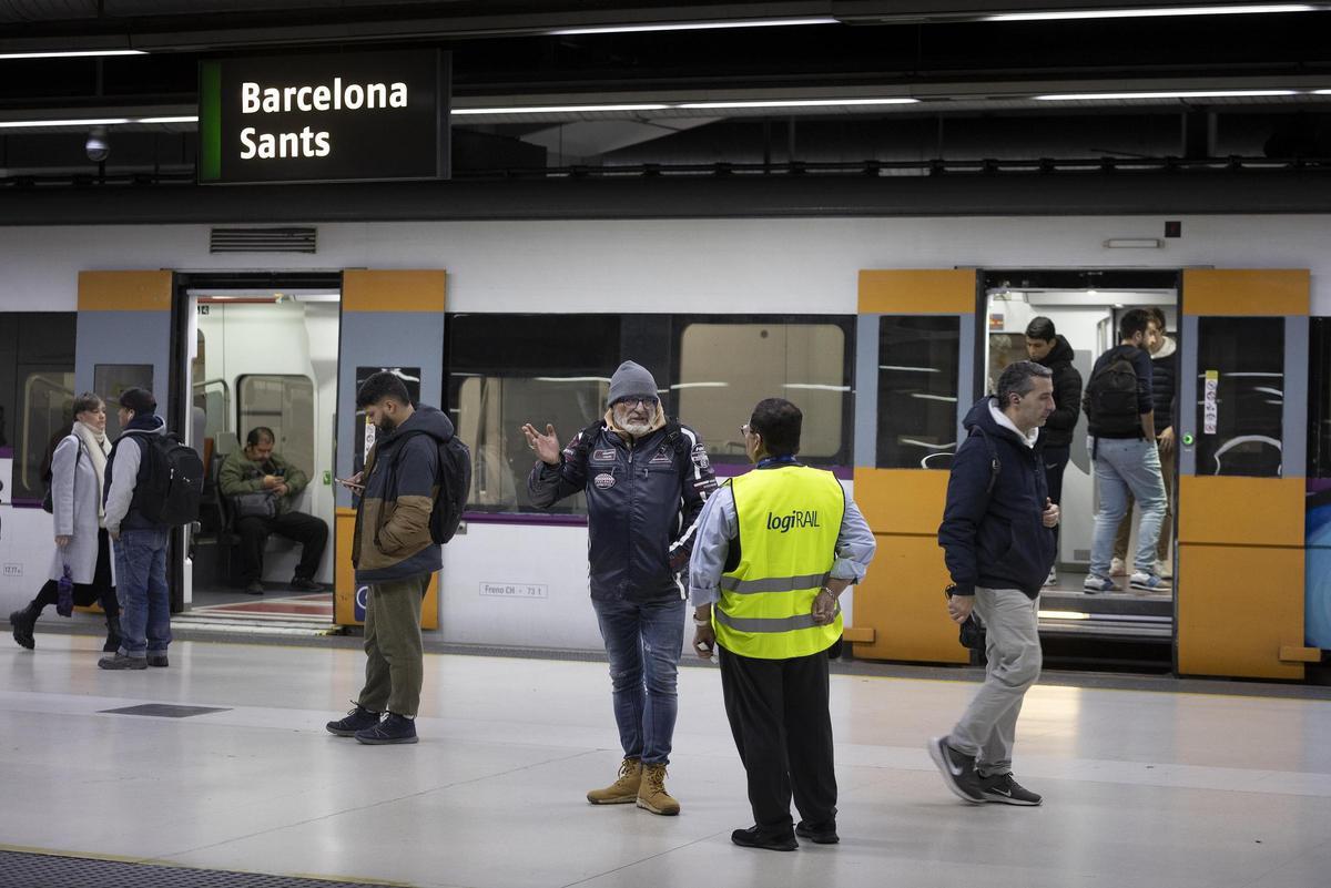 Así se ha vivido la huelga de Renfe en la estación de Sants de Barcelona