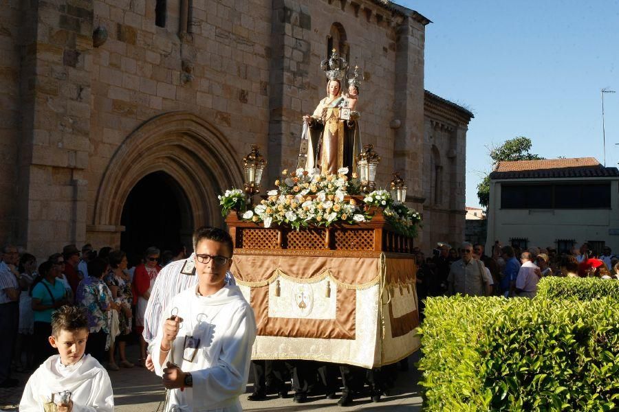 La procesión del Carmen toma el casco antiguo