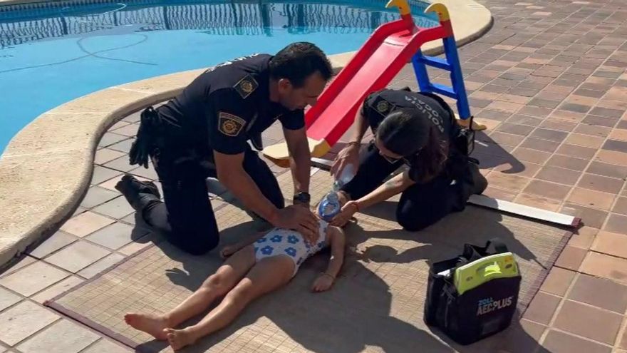 Un niño de 2 años, en estado crítico tras sufrir un ahogamiento en una piscina en Elche