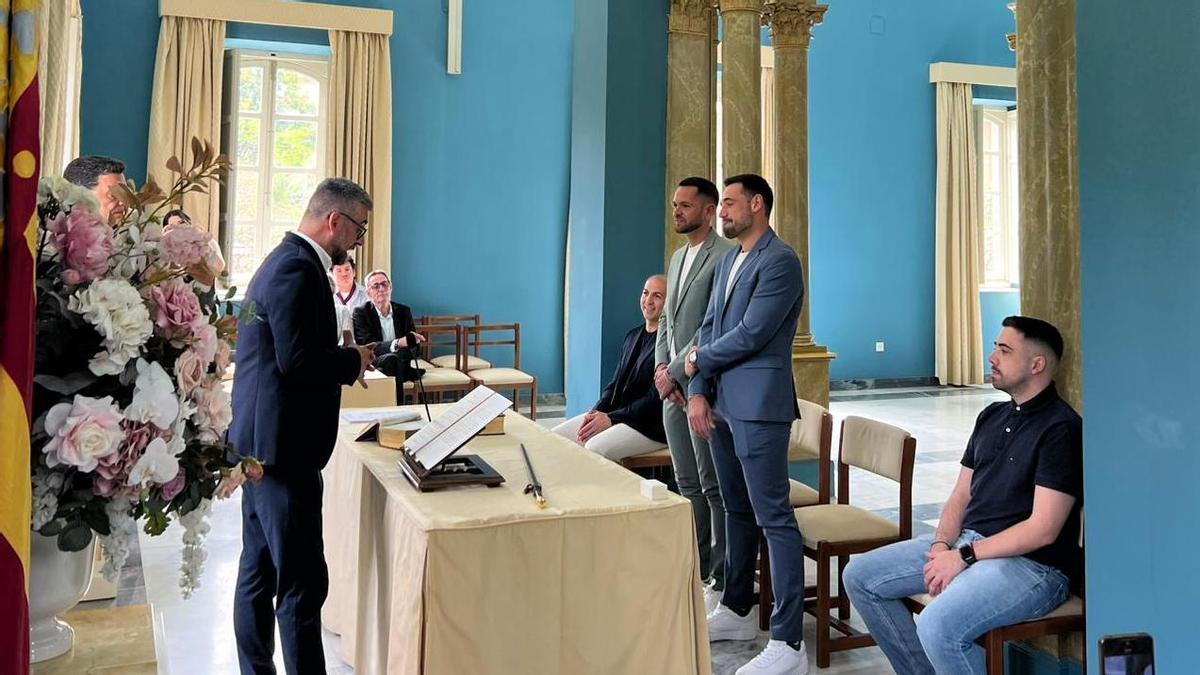 El periodista de Levante-EMV Abraham Pérez y Toni Gómez contraen matrimonio en València este viernes 10 de abril.