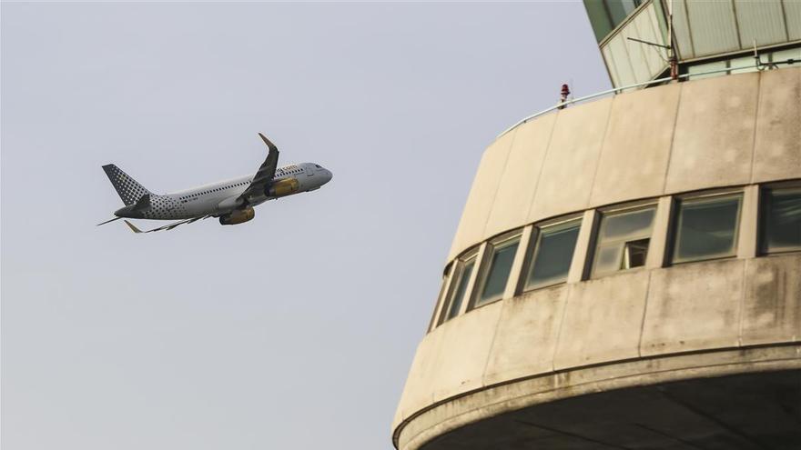 Los tripulantes de cabina de Finnair en Barcelona desconvocan la huelga