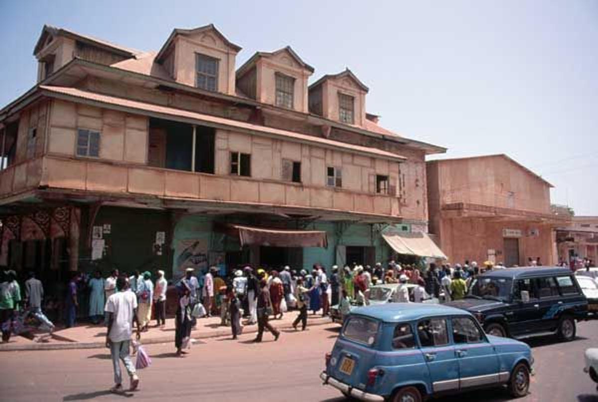 Calle comercia de Banjul, Gambia.