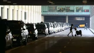 Los taxistas de Barcelona lanzan una nueva ofensiva contra los VTC con protestas en el aeropuerto