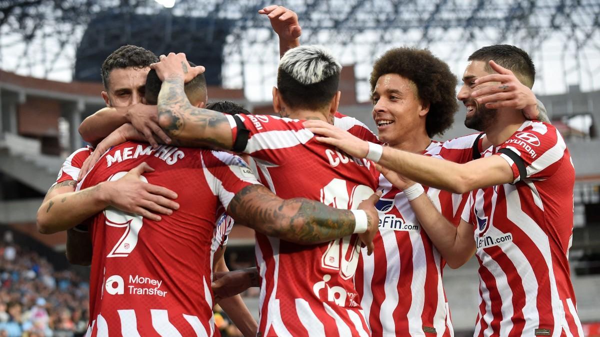 Los jugadores del Atlético celebran el tanto de la victoria ante el Celta
