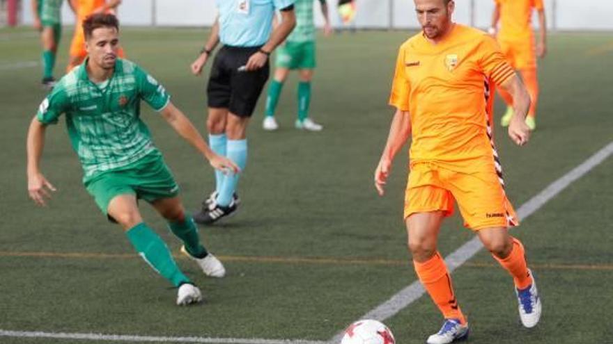 Pitu, durant una acció del partit de fa uns dies a Llagostera contra el Cornellà.