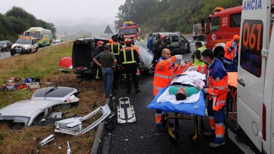 Dos choques en el mismo punto de la Vía Rápida do Salnés dejan 12 heridos