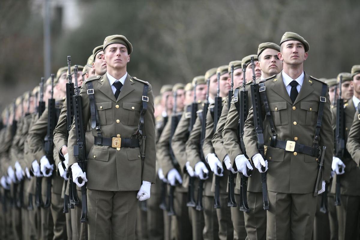Fotogalería | Así ha sido la jura de bandera en el Cefot de Cáceres presidida por Felipe VI