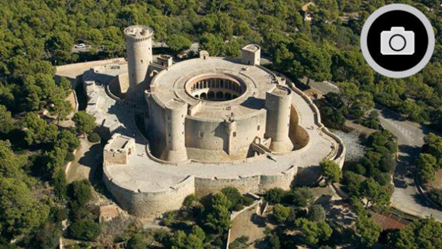 El Castillo de Bellver se encuentra situado en Mallorca.