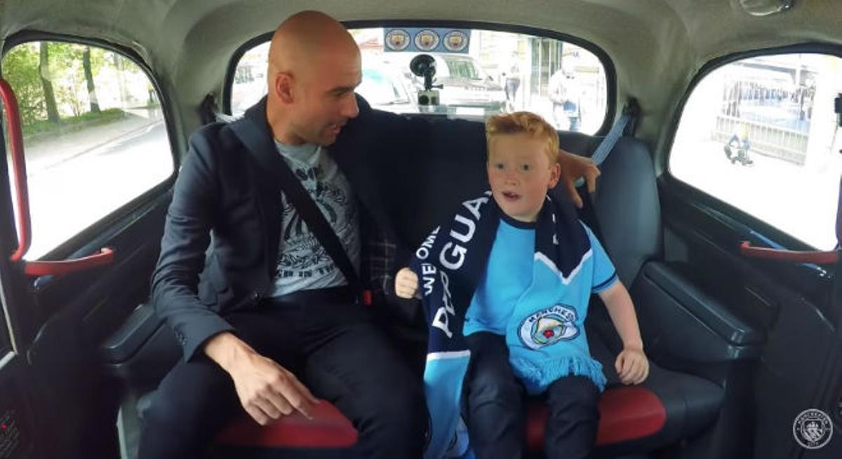 Pep Guardiola sorprende a un joven fan del Manchester City