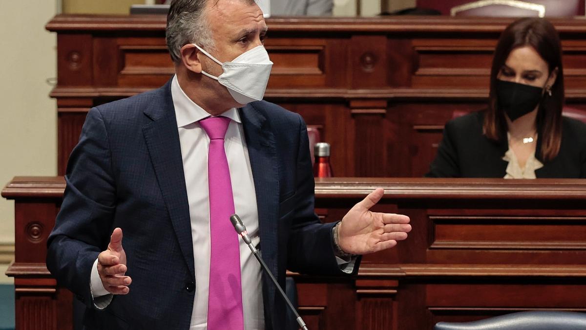 Ángel Víctor Torres, ayer en el pleno del Parlamento de Canarias.