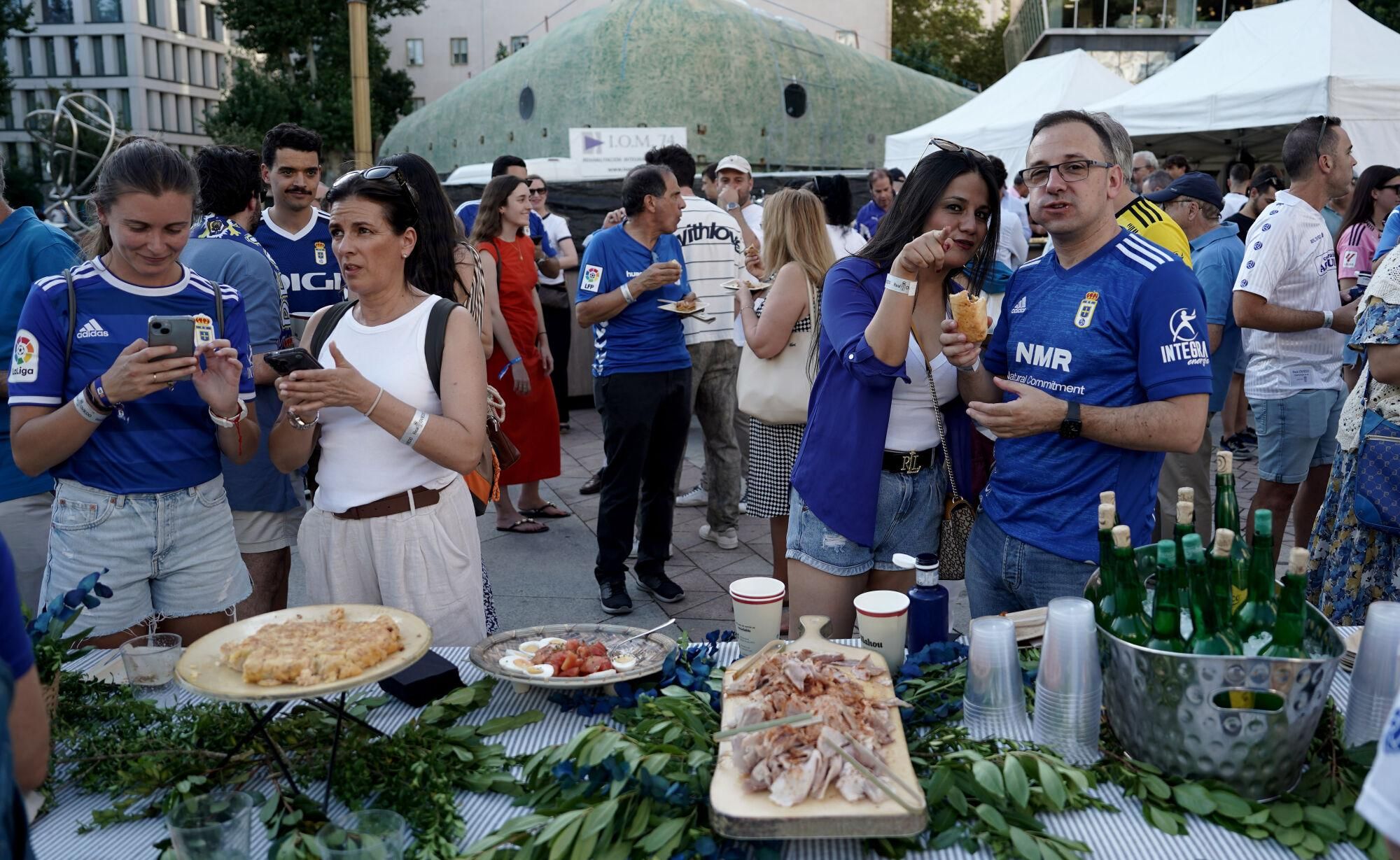 Así fue la fiesta del ascenso del Real Oviedo en Madrid.