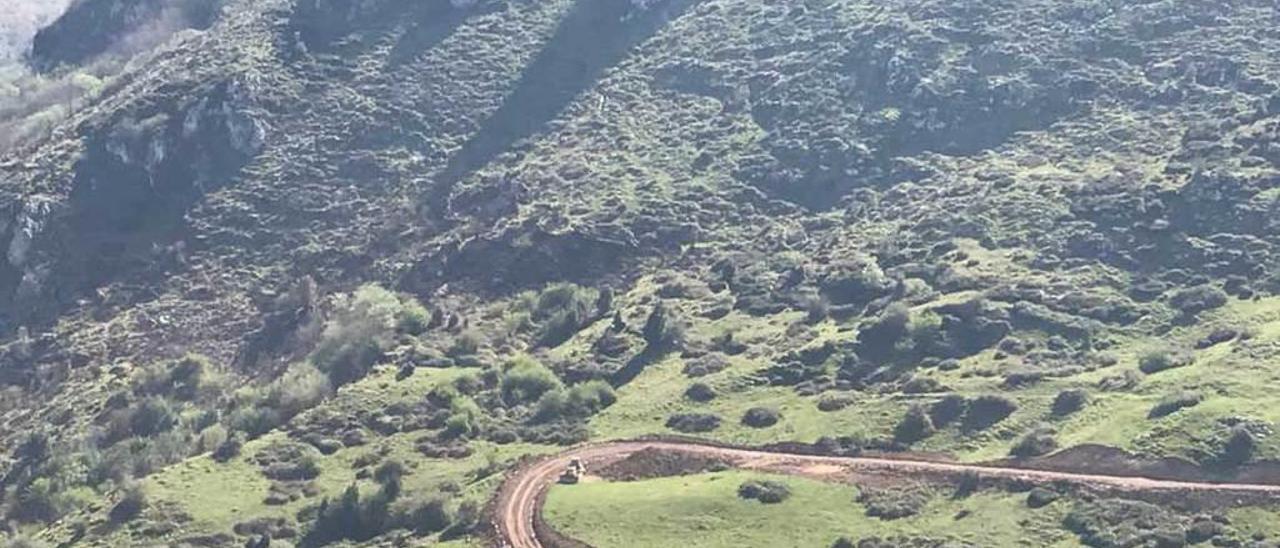 La pista en Las Andrúas origen del polémico deslinde.