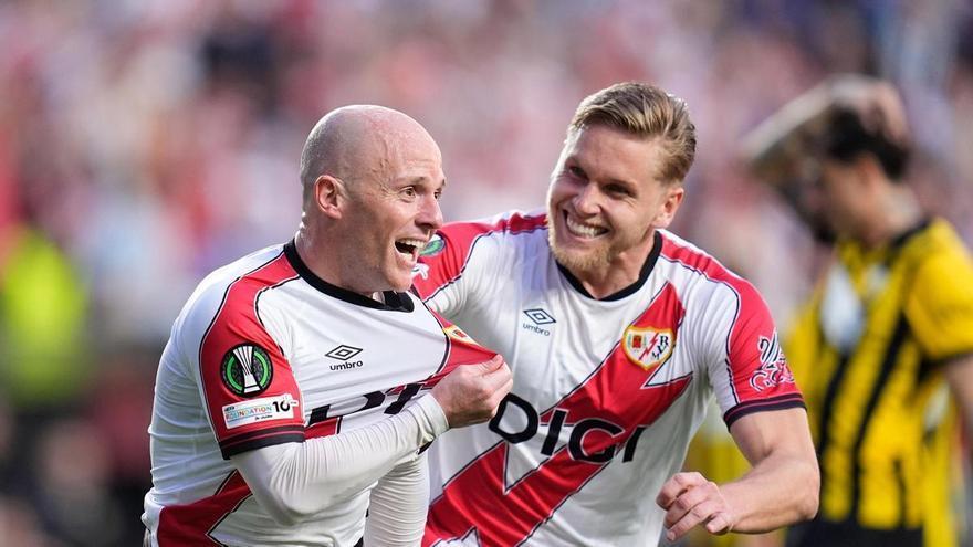 El Rayo sufre en Atenas para sellar su pase a semifinales de la Conference