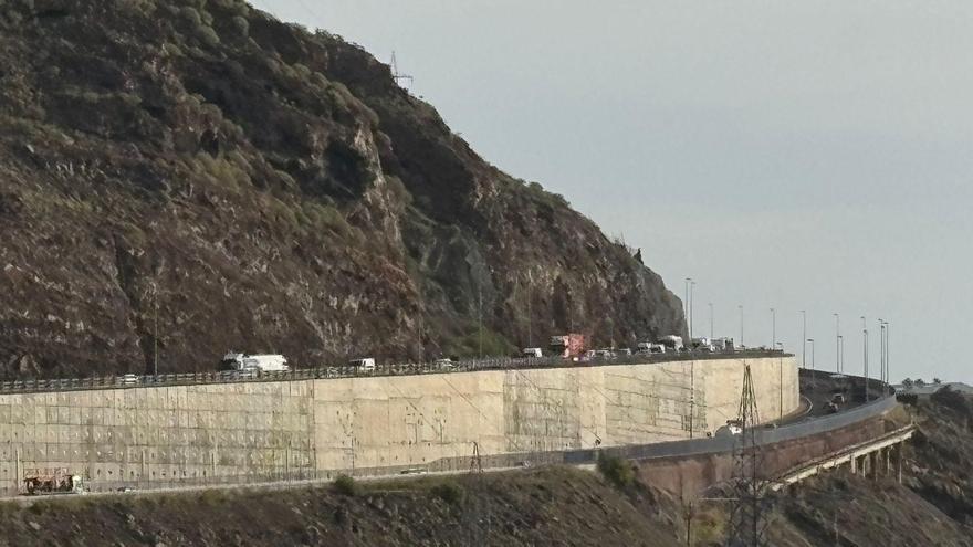 Multi-Car Crash Snarls Tenerife's TF-1 Motorway