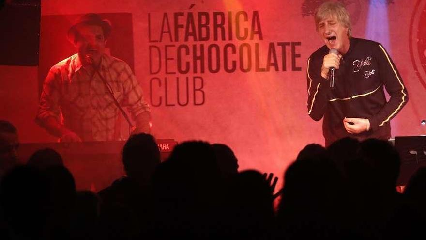 Concierto de Tony Lomba y Elio dos Santos en la sala viguesa La Fábrica de Chocolate Club. // José Lores