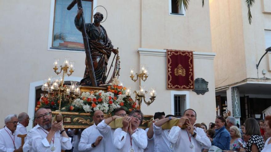 Dos instantes de las fiestas en honor a San Pedro Apóstol.  | L.O.