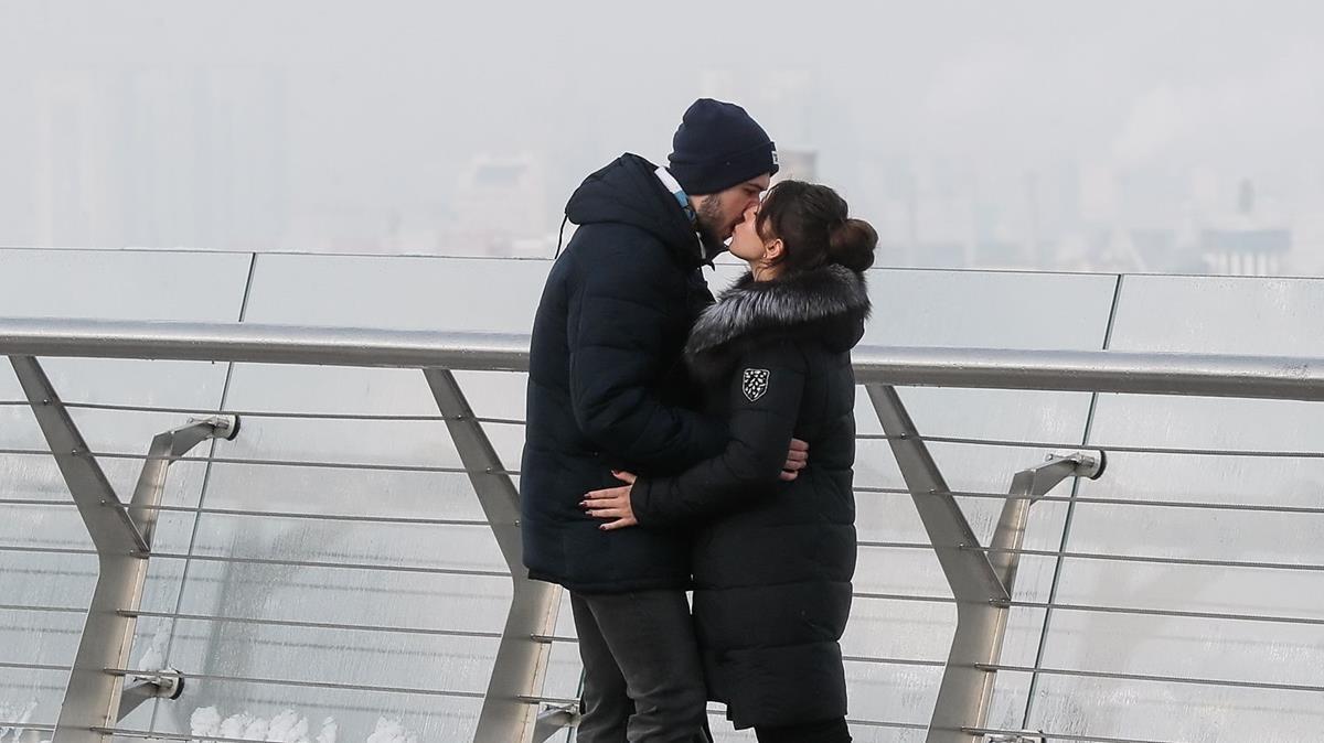 Kiev (Ukraine)  03 02 2021 - A young couple share a kiss on a pedestrian bridge in downtown Kiev  Ukraine  03 February 2021  (Ucrania) EFE EPA SERGEY DOLZHENKO